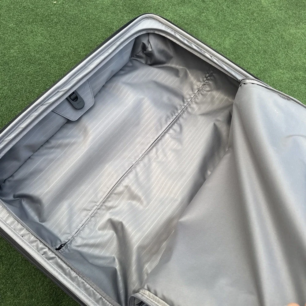 TUMI Alpha 2 Expandable 4 Wheel Carry On Black Ballistic Nylon Spinner Travel